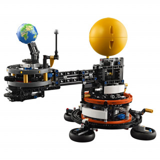 LEGO Technic Planet Zemlja in Luna v orbiti (42179) Igra 